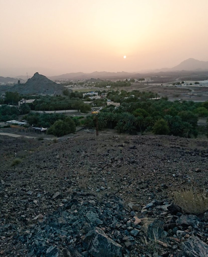 هَذِهِ ظاهرْ الْفَوارسْ ، يَوْمُ الْجُمْعَة أَذْهَبُ لأَزورَ أَهْلي فيها
#أقلام_صغيرة