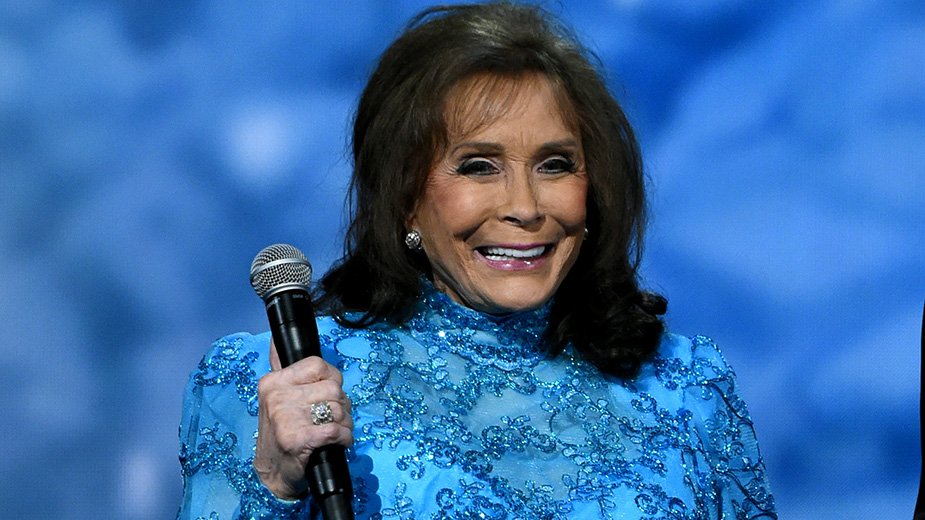 CMT's tweet photo. Happy Birthday to the beautiful @LorettaLynn! 💕🎉 https://t.co/Q8WEnd01Dh