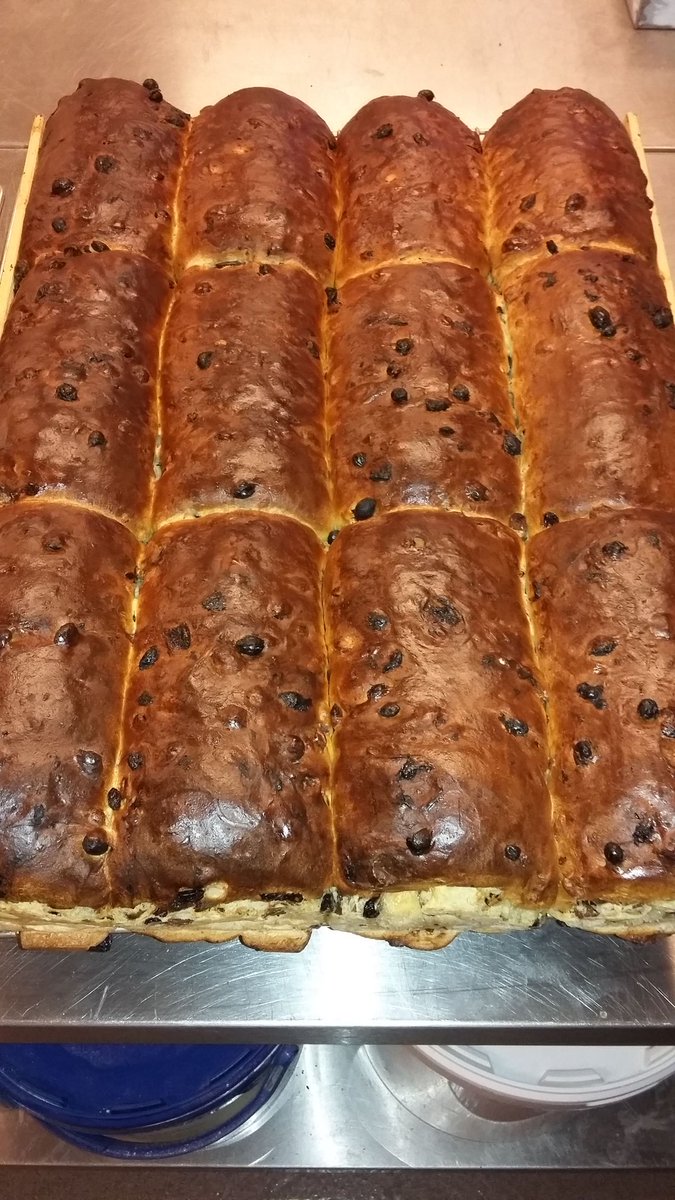 De Gauwe Krakeling Winsum Friesland  #paasbrood nu te koop, met of zonder spijs en/of noten.