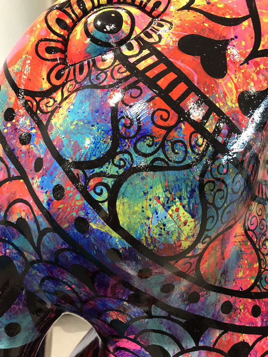 CotswoldsHare's tweet image. Guess where this @CirenHare hare is? Almost like a box of @Crayola crayons!