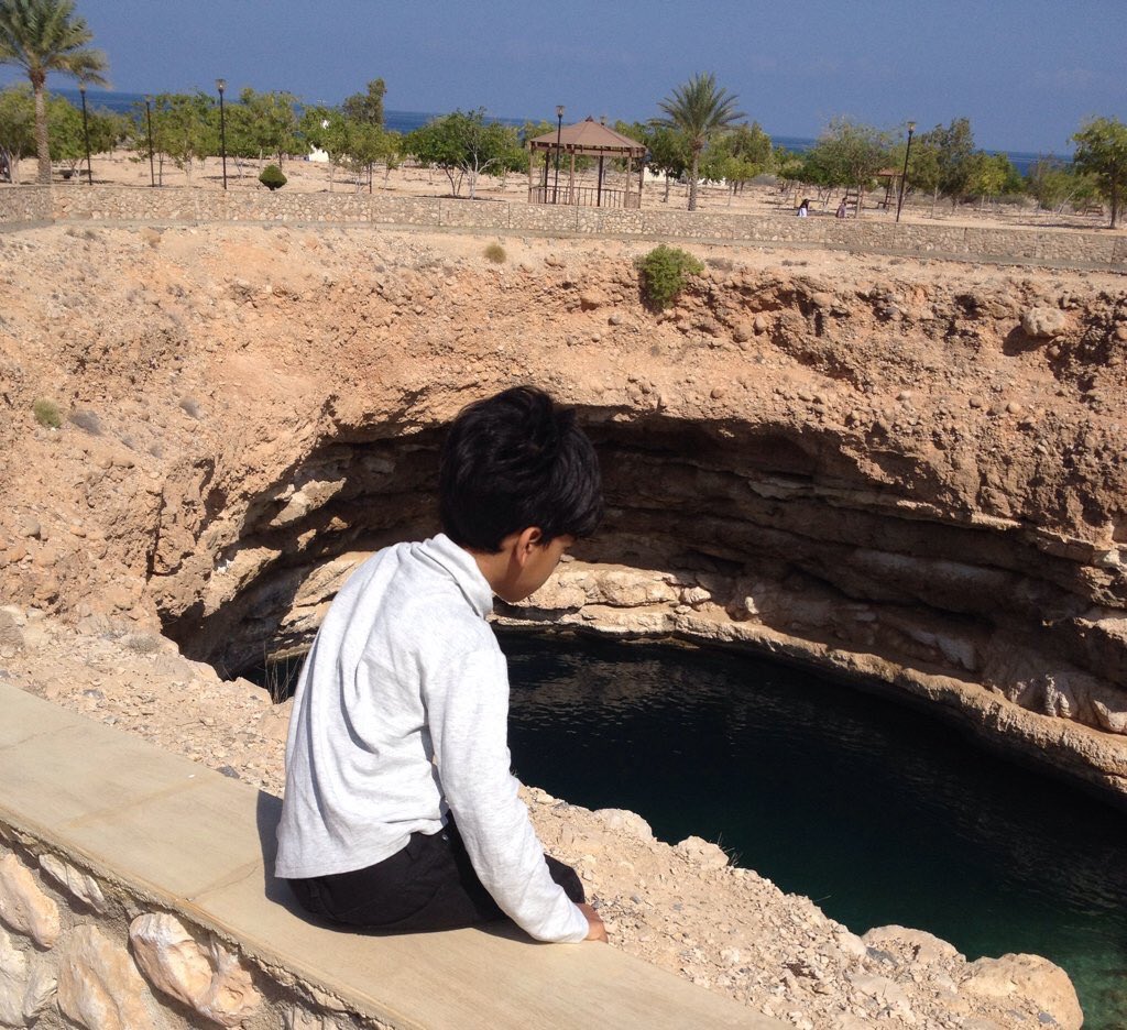 النَّيازكْ كُتَلْ صَغِيرَة مِنالصَّخْرَ جَاءَتْ مِنْ الْفَضاء وَحَطَّتْ عَلى سطْح الأَرْض. 
#أقلام_صغيرة