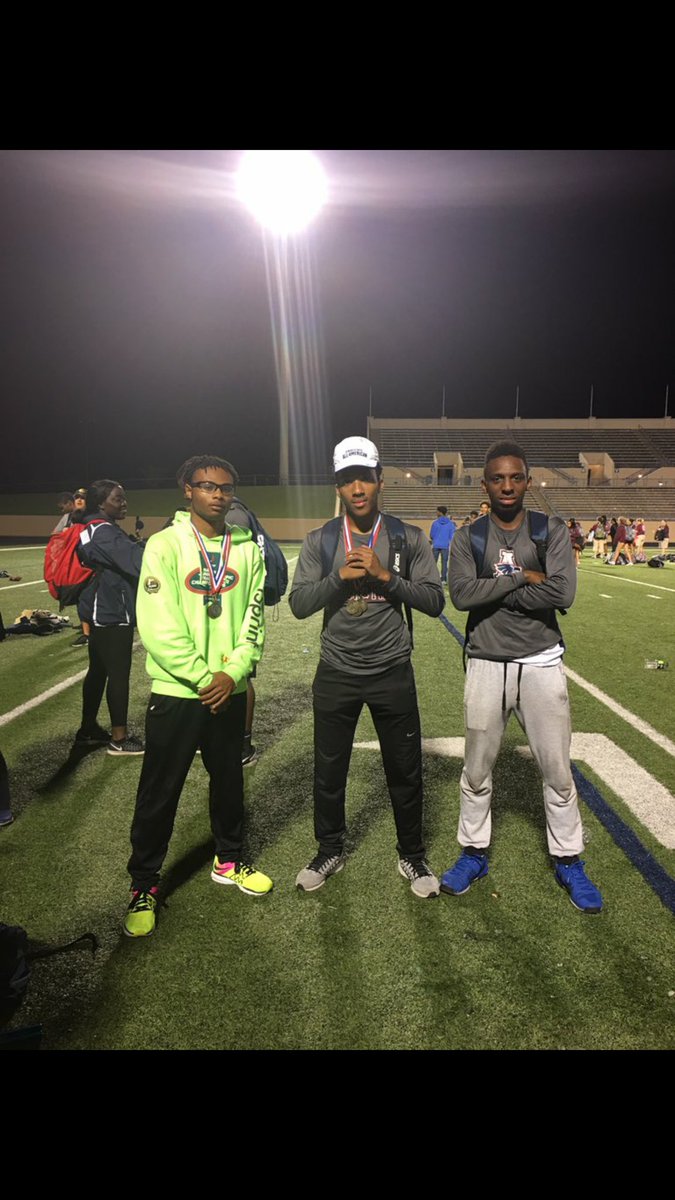 asantefazarro20's tweet photo. We here💯#ROGR  #DistrictChamps @glennbender21 @TahjLorthridge1 @ItsChikaeze  @dominic2422 @benumunnakwe1 @ObiTeeY2K https://t.co/UHxSkHPS7v