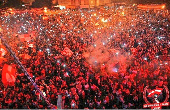 ATodoUNION's tweet image. LA CIUDAD SE TIÑE DE ROJO Y BLANCO OTRA VEZ 🎉 🇦🇹