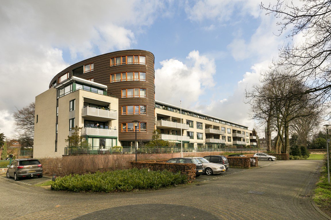 Op fraaie locatie nabij het centrum van Waalwijk gelegen appartement te koop:
dewitmakelaardij.nl/13-1dfc-536740…