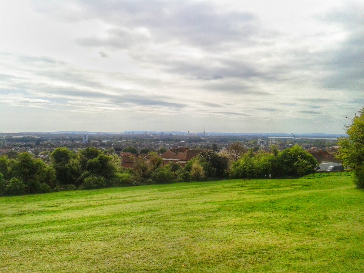 Still_a_git2's tweet image. Lush day in the office, hazy spring sun, birdsong, heat...

Love #pompey