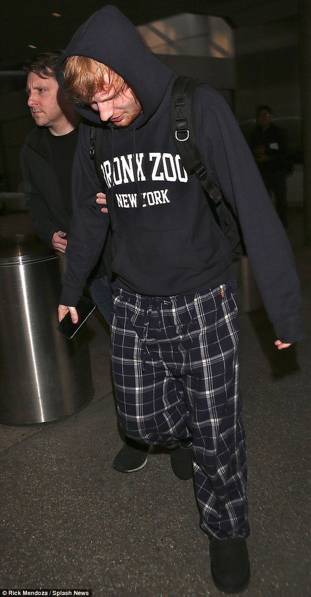 edsuffolk's tweet photo. omg he looks so comfy 💙😍😍
@edsheeran 
#EdSheeran https://t.co/oHfkGjhuom