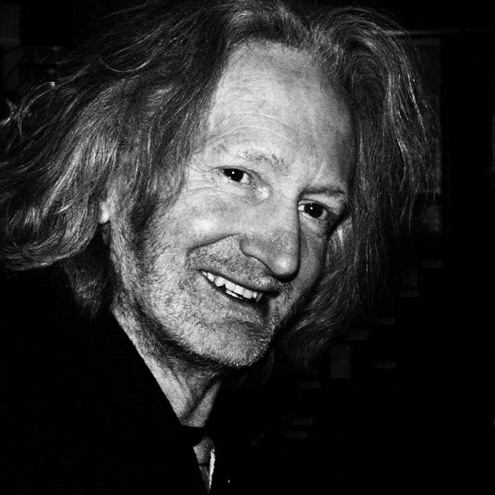 Vrijdagavond in de tent: niemand minder dan de enige echte vinyloog Berry van Diepen. Als het maar lekker is! summerbreek.nl/dj-berry-van-d…