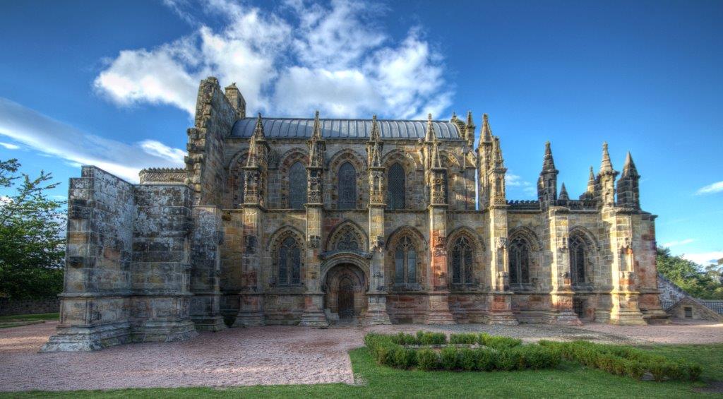 Looking for a day out over the Easter weekend in @edinburgh or @VisitMidlothian ? Rosslyn Chapel is open as normal.