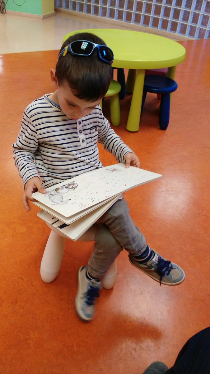 MariusAguilera's tweet photo. #Readingstyle https://t.co/uLFfOnbC5J