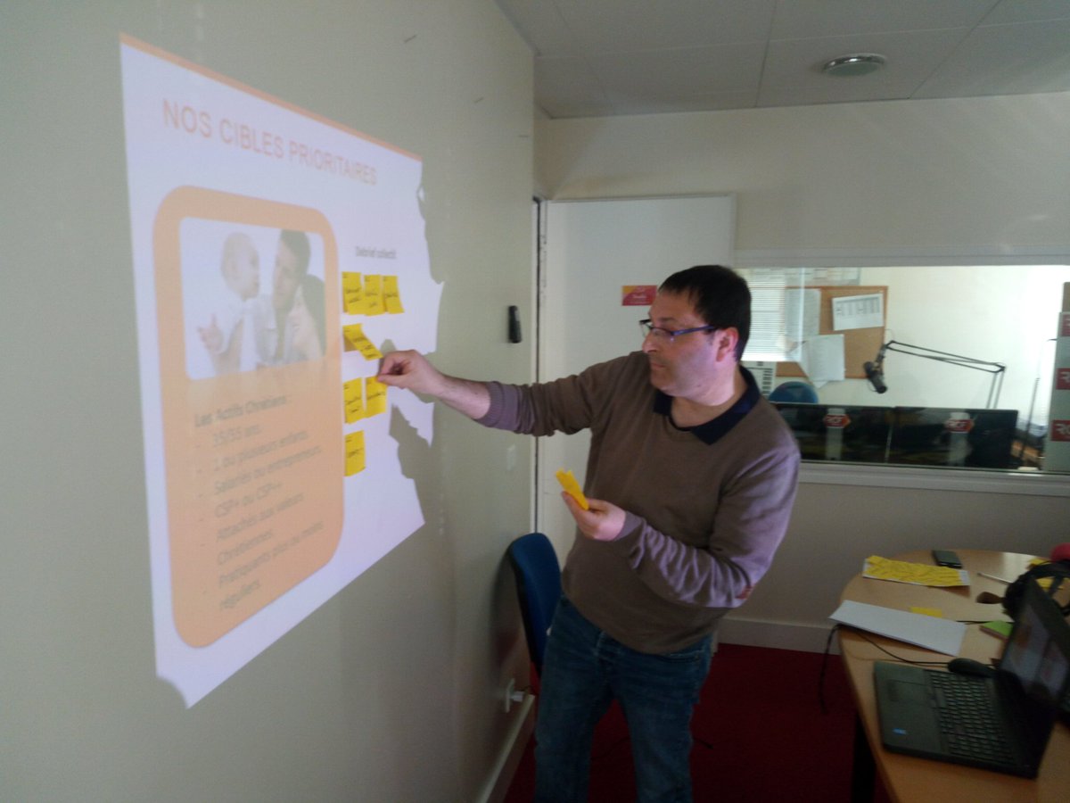 LonginStephane's tweet photo. Ce matin travail de l'équipe de @RCFHauteLoire sur la grille des programmes 2017/2018. #la joie se partage https://t.co/GnE2Jhq9xk