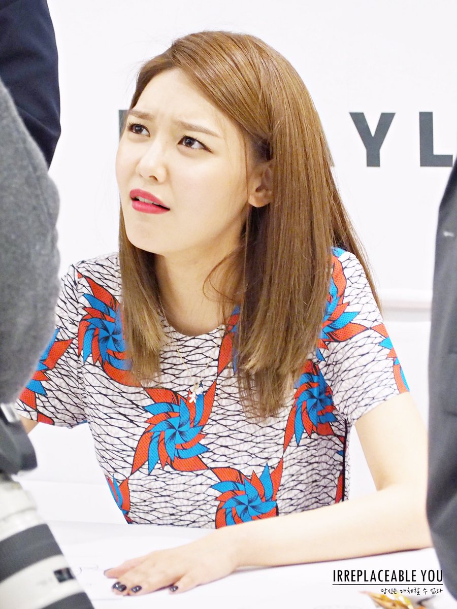 [PIC][14-04-2017]SooYoung tham dự buổi Fansign thứ 2 cho thương hiệu "BIMBA Y LOLA" vào trưa nay C9XEDGvUIAAMe2z