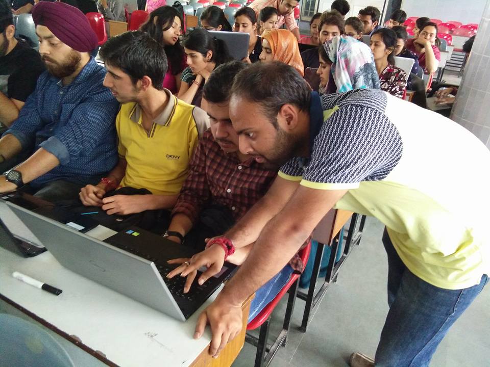 miet_acm's tweet image. The WEB DEVELOPMENT workshop under ACM student chapter ends successfully
Let's catch some pics.
#acm
#mietacmstudentchapter
#busydevelopers