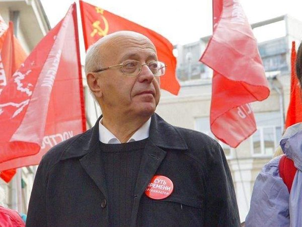 evagra9's tweet image. Нельзя построить дом в котором не будет горючих предметов, но можно сделать так чтобы спички не попали в руки к преступникам.
(С.Кургинян)