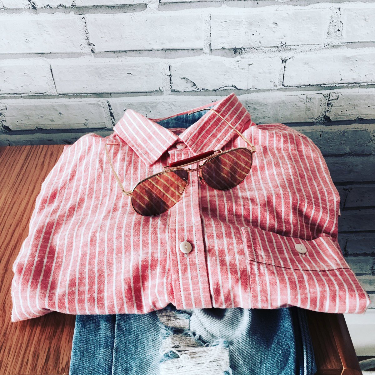 MattJGale's tweet photo. Spring, Resprung. Questionable weather not questionable style. Stay tuned. #spring #menswearblogger #meanswear #springwear #rippedjeans https://t.co/HcJhma3meH