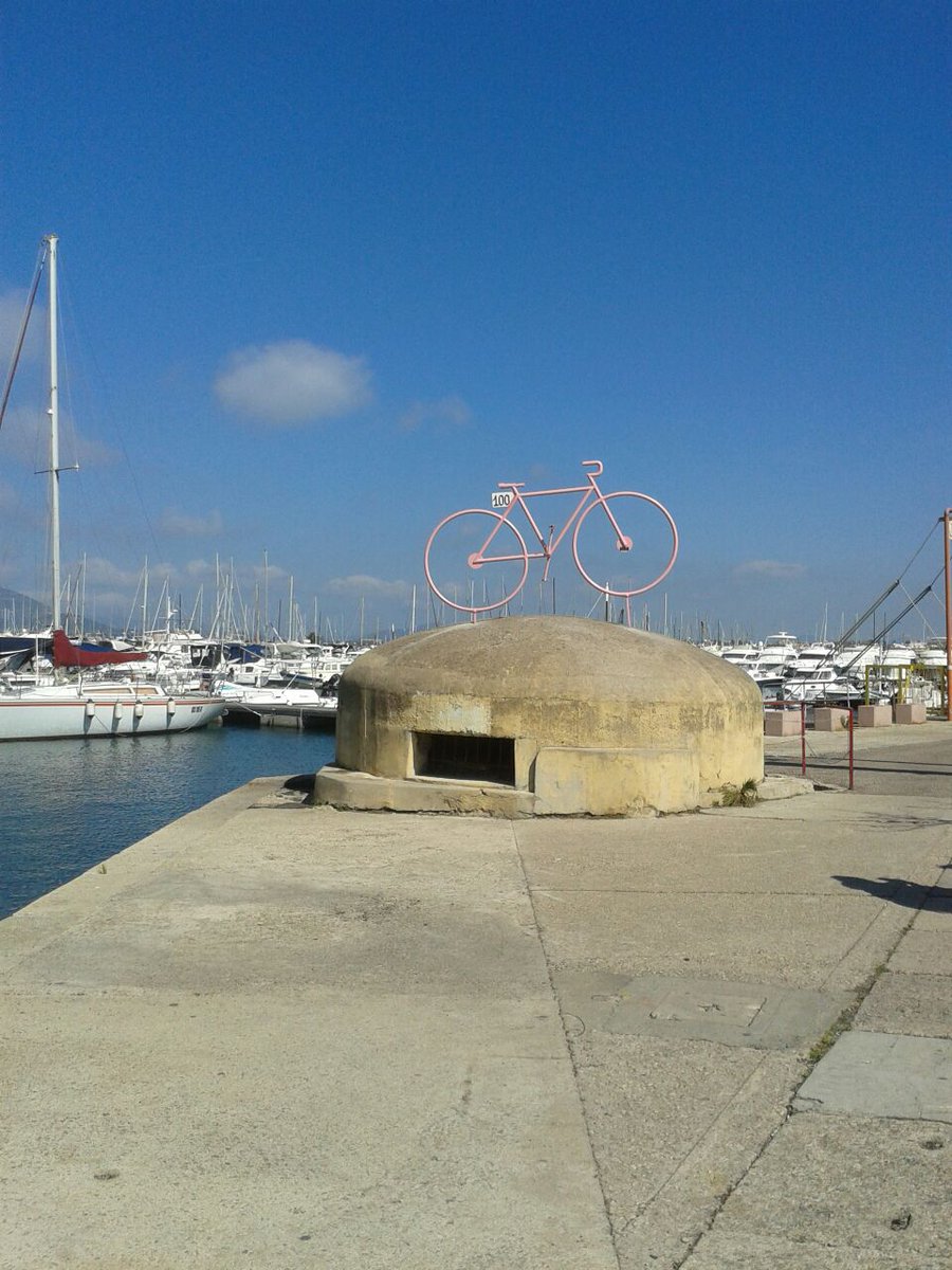 sardiniacarrent's tweet image. Alghero ready for the Giro 🚴🚴🚴 #Giro100 #sardinia #Alghero #cycling #GiroItalia #Giro #ciclismo #BICYCLE #travel *** bit.ly/giro2017