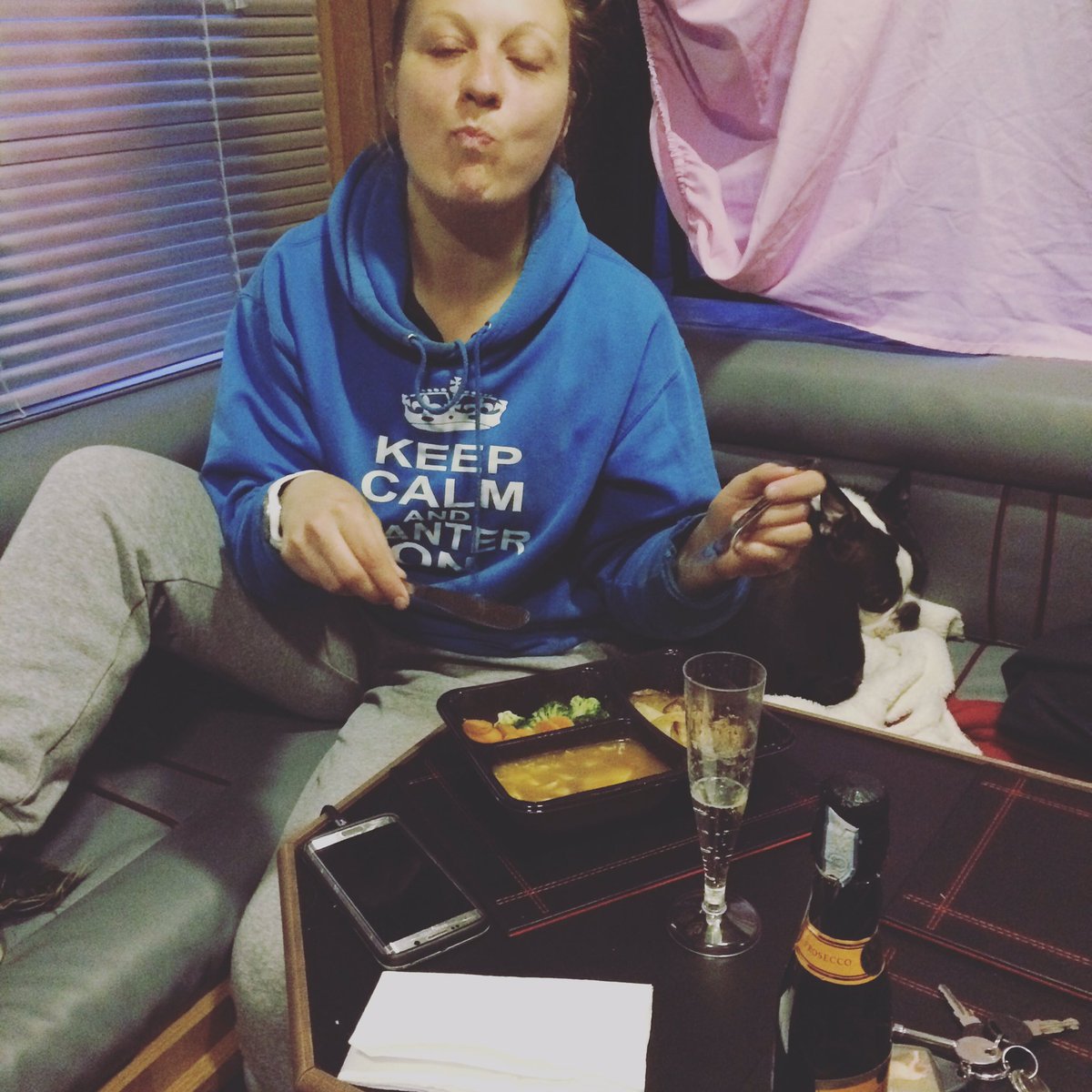 BRS_Eventing's tweet photo. World's best groom with a roast and some fizz. #AlwaysAnEventer #LorryLiving https://t.co/jEuACFf1UU