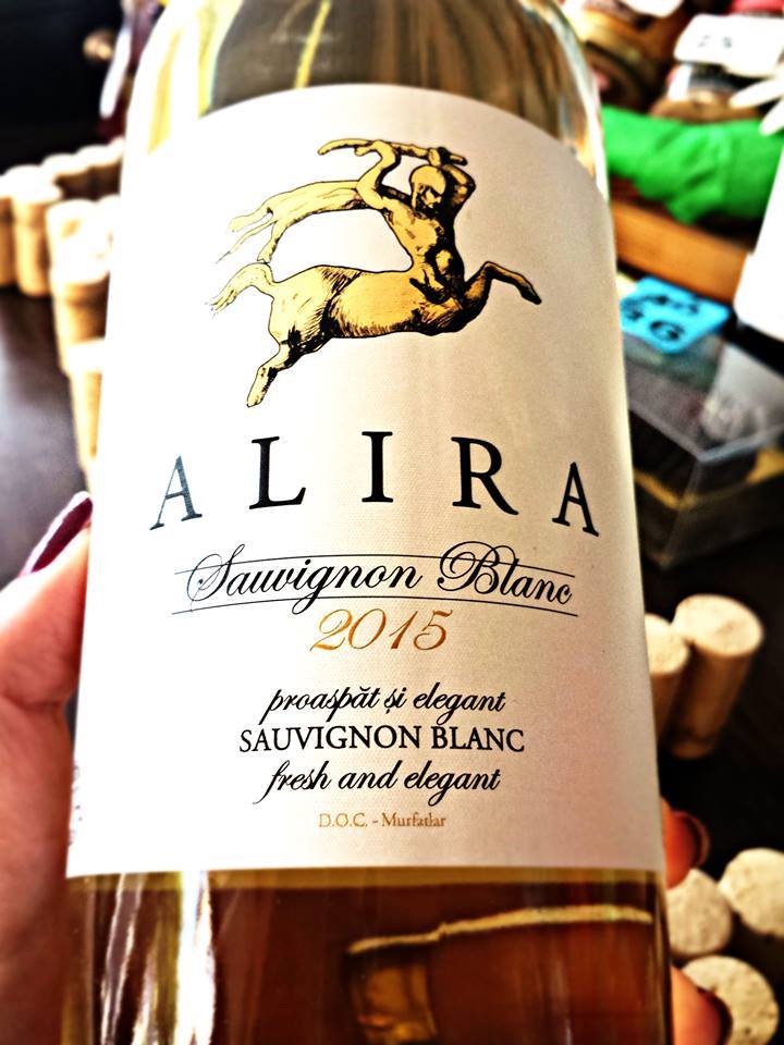 Alira_Vinul's tweet photo. Recomandare perfecta de #weekend.#Alira #vinAlb #SauvignonBlanc #vintage2015 #Aliman #Rasova #Dobrogea #Romania #vineri https://t.co/VvuqYy9q5b