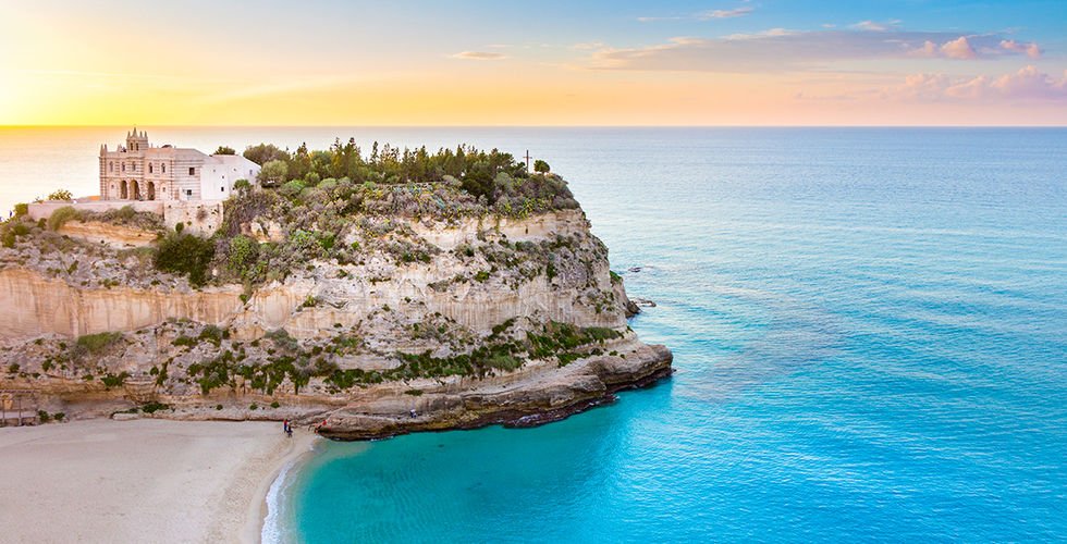 voyageprive's tweet photo. On n'irait pas profiter du soleil en Calabre ? 
👉 https://t.co/uUHLSYt4Yi ✨
#Italie #Calabre https://t.co/GSMNiTShe1