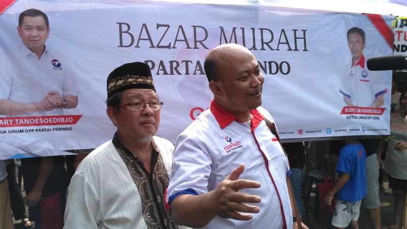 okezonenews's tweet photo. Bazar Murah Grind Perindo di Duren Sawit Diserbu Warga https://t.co/5B0uOoIa9Q https://t.co/mO0cTLOQsD