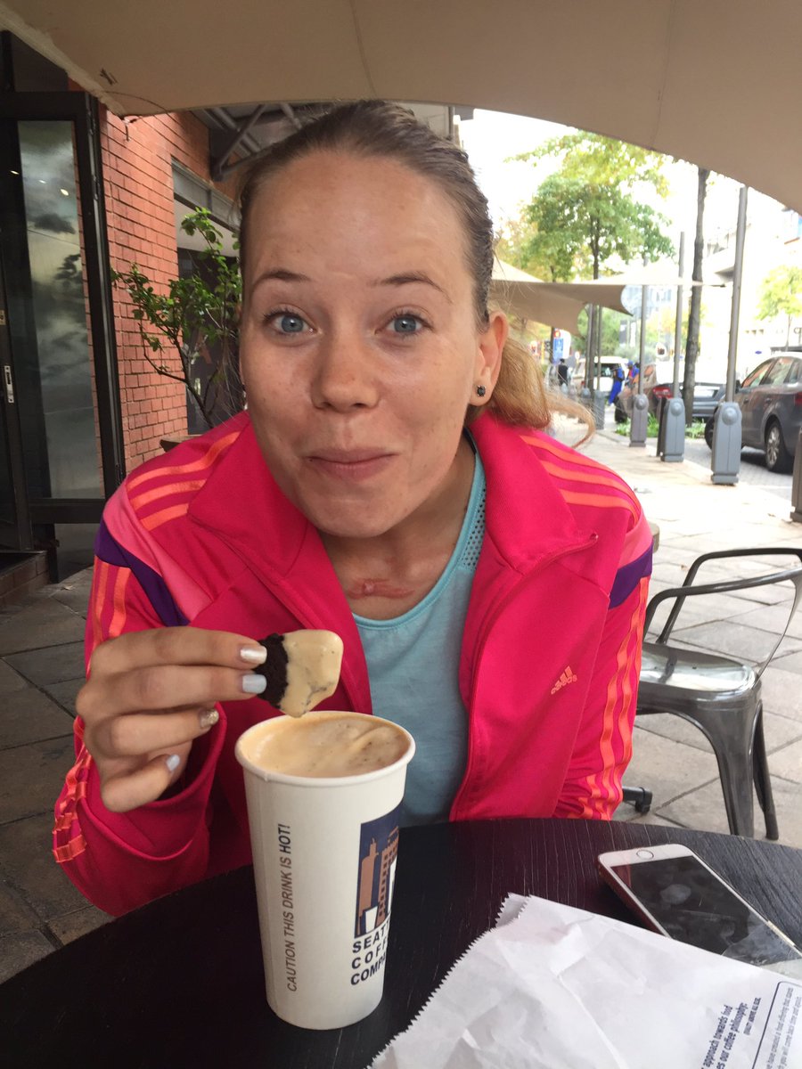 TDGFuller's tweet photo. 44 days without coffee! Happy Easter &amp; lovely end #Lent2017 celebrated with an awesome grande cappuccino from @Seattlecoffeeco @MelroseArch https://t.co/v5bE2JhBgG