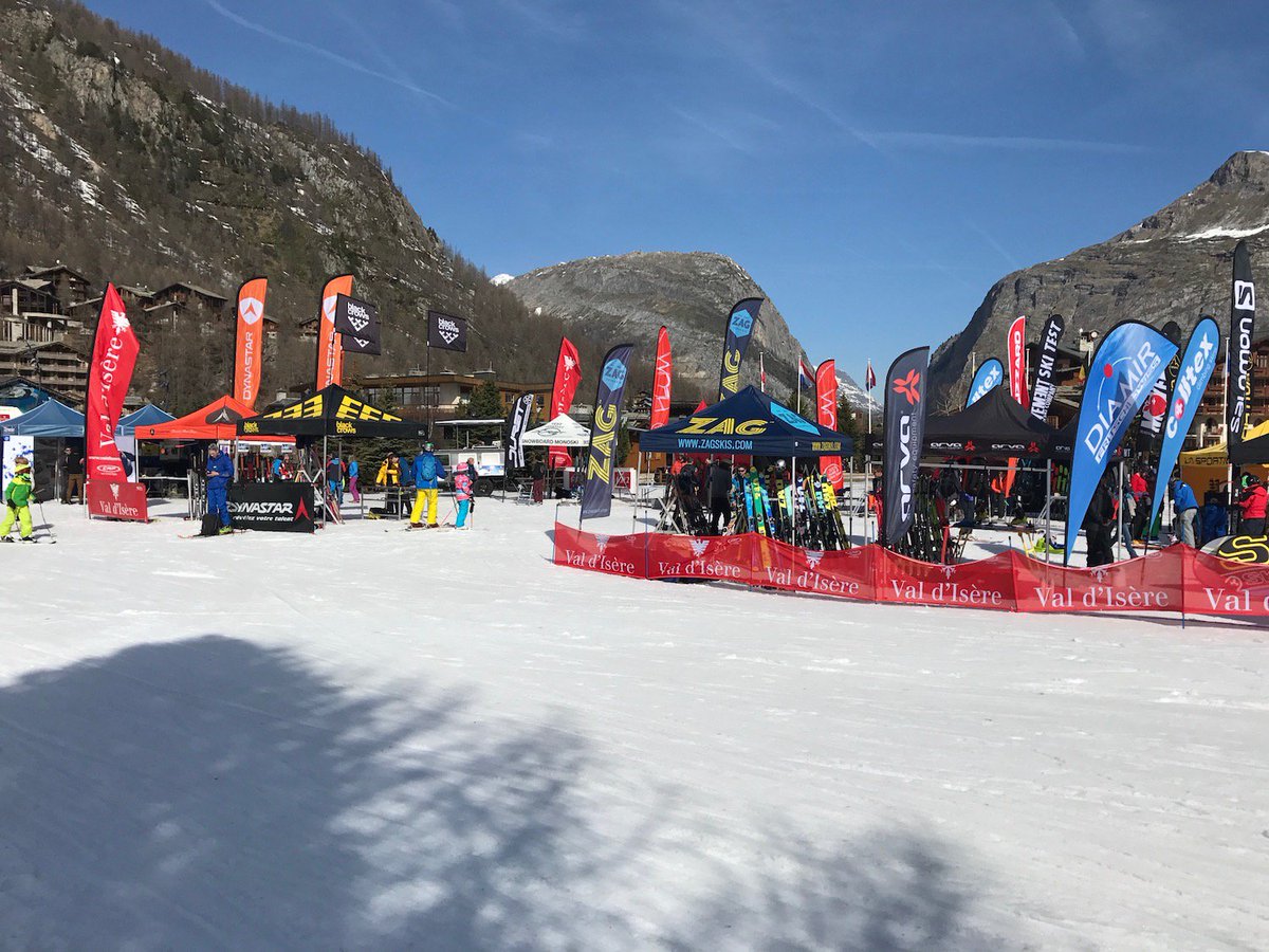 PopTopEvents's tweet photo. #printempsduski #valdisere #djtruck #poptopevents #djrabbeat
Au top avec @valdisere !!! https://t.co/r0egRNPcnD