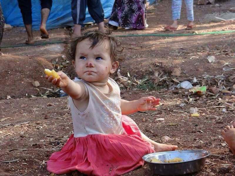 elsham_el7rah's tweet photo. لا تخش الجوع، يا صديقي، فأنا طفلة سورية.
Don't ever be afraid of starving! You are in the presence  of a Syrian child. https://t.co/MnqMk9SEo7