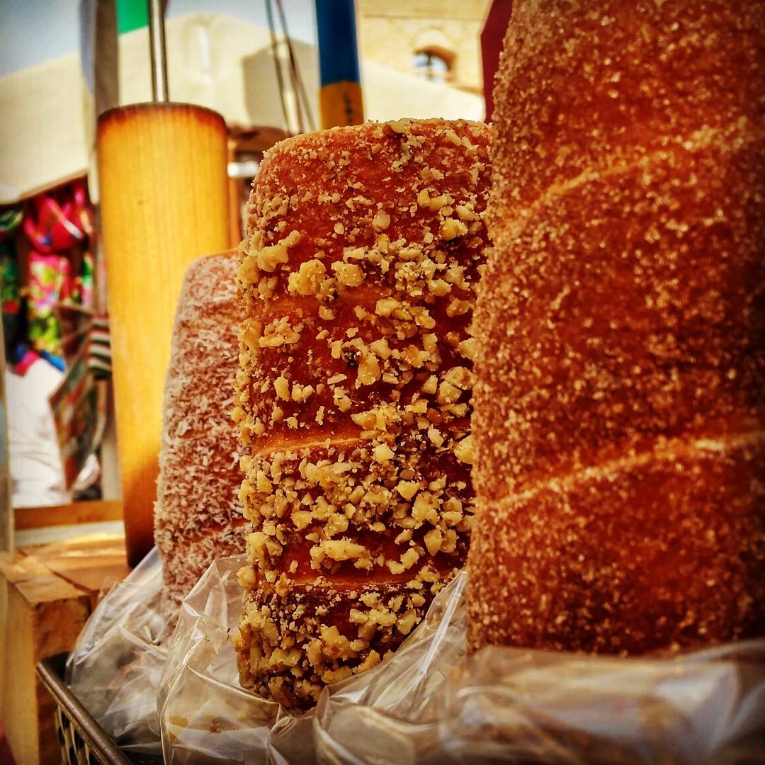 DulceHungaro's tweet photo. Día 2 en #mercadomedieval #santapola. El @DulceHungaro ya esta listo para hornear.
#dulcehúngaro #kürtőskalács #pasteldechimenea https://t.co/yVQqigr5Ve