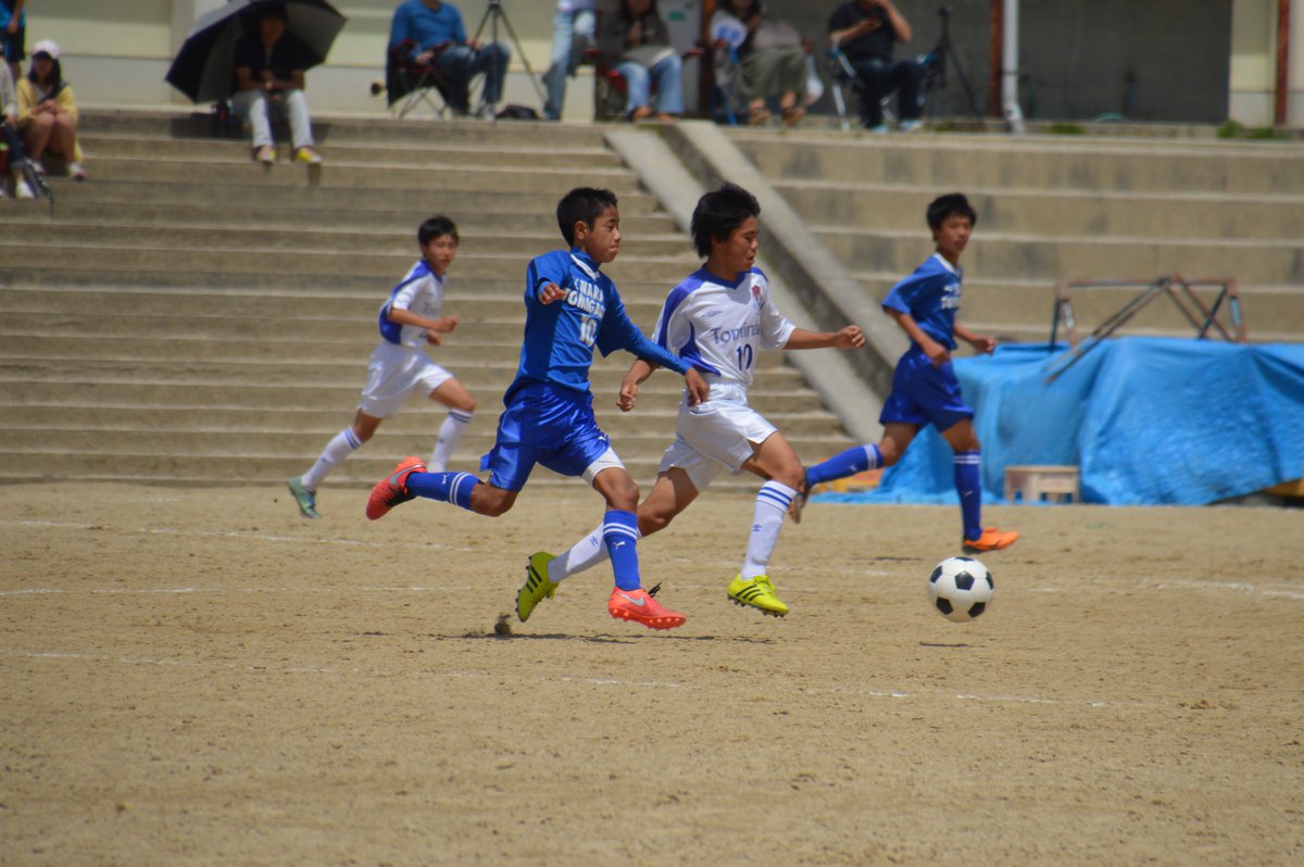 サッカーショップ グリーンスポーツ 4 16 日 から始まる 奈良県中学校サッカー春季大会の組合せです 新人戦からどれぐらい成長しているか 観戦するのが楽しみです 写真は昨年の春季大会 富雄南 登美ヶ丘の試合です 組合せは奈良県サッカー協会より サッカーショップ グリーンスポーツ 4 16 日 から始まる 奈良県中学校サッカー春季大会の組合せです 新人戦からどれぐらい成長しているか 観戦するのが楽しみです 写真は昨年の春季大会 富雄南 登美ヶ丘の試合です 組合せは奈良県サッカー協会より