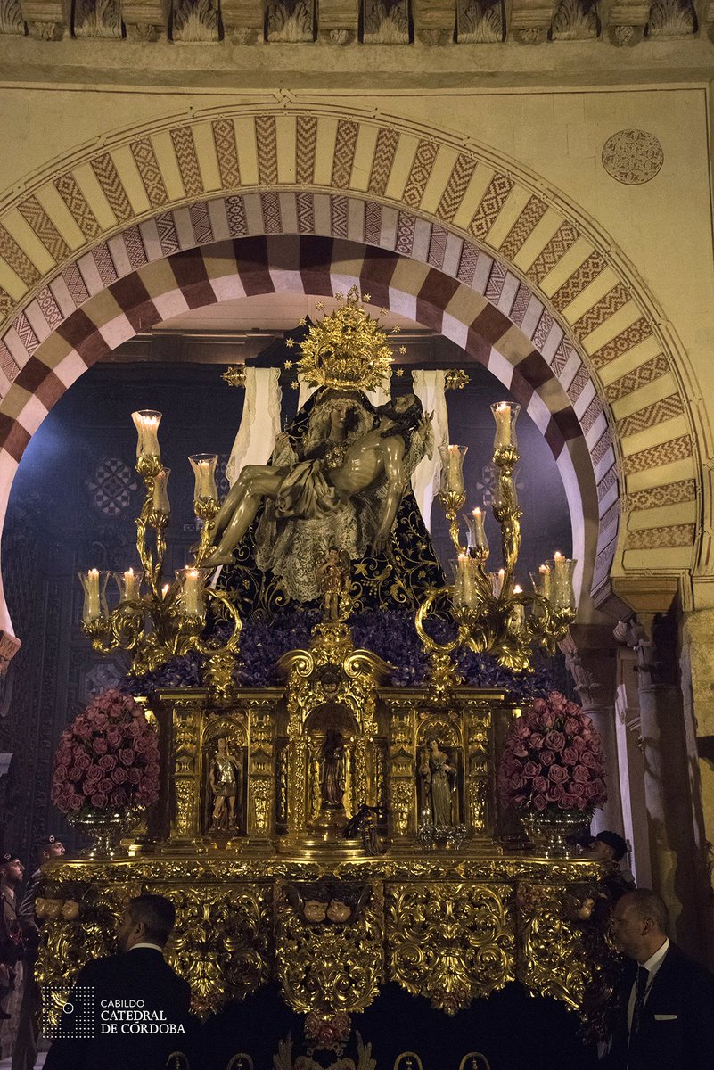 <a href="/CabildoCordoba/">Comunicación Cabildo Catedral de Córdoba</a> acogió la estación de penitencia de @lasangustiascdb. 
Galería: ow.ly/USba30aR49
#SSCÓRDOBA17