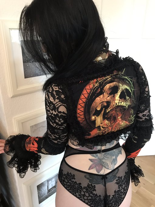 Oh my fuckin.... look at those awesome Slayer bolero jacket... I'm totally excited! ? made by: @MarcusKauth