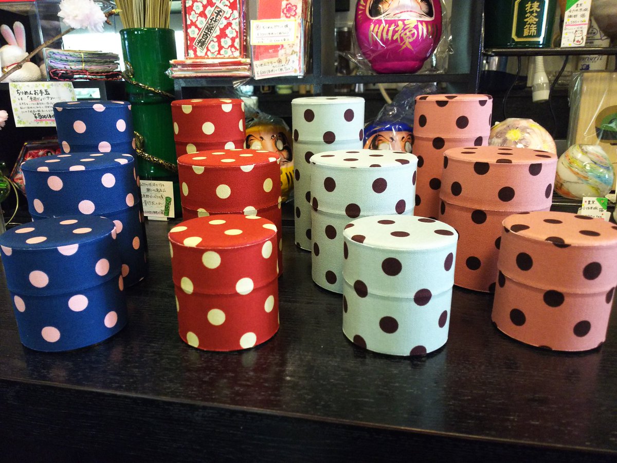 茶のつたや 新商品 水玉模様のお茶缶入荷しました 布地貼りでおしゃれ お菓子を入れても可愛い 茶のつたやの煎茶入れてギフトにいかがですか 茶缶 Tea Canister 煎茶 茶のつたや 水玉 茶のつたや 新商品 水玉模様のお茶缶入荷しました 布地貼りでおしゃれ お菓子を入れても可愛い 茶のつたやの煎茶入れてギフトにいかがですか 茶缶 Tea Canister 煎茶 茶のつたや 水玉