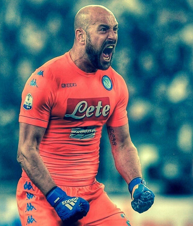 PReina25's tweet photo. Feliz #Diainternacionaldelportero a todos esos "locos" q decidieron en su día ser diferentes al resto de los niños...👌👍 https://t.co/8tTwM3FCOY