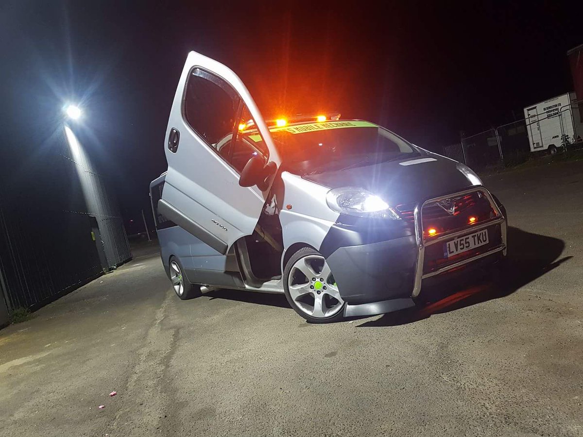 SoutheastTVP's tweet photo. Got to love Tom's Vivaro with Lambo doors 👍 #vauxhallvivaro #lambodoors #Lamborghini #londonislovinit #renaulttrafic #NissanPrimastar https://t.co/JxOYZ3Tt8I