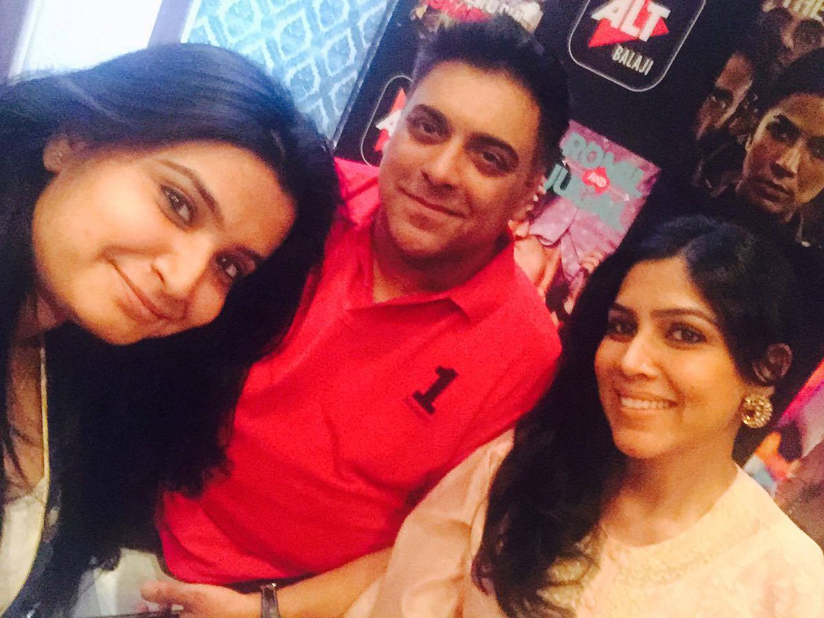 priyankaabhagat's tweet image. They are back with a hit again #KarleTuBhiMohabbatAlt @RamKapoor you are the cutest☺️ThankU for a #funinterview&amp;amp; #Alltheverybest #RamSakshi