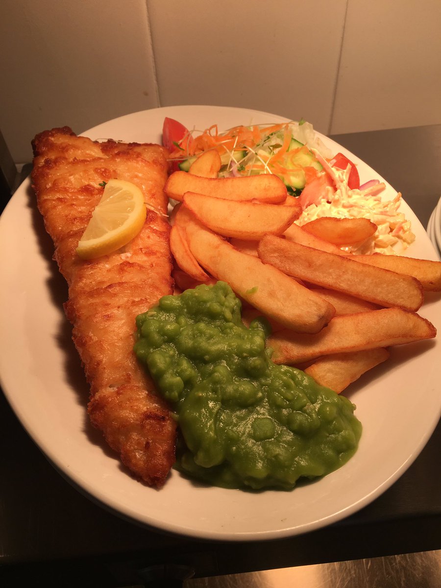 HootonArms's tweet photo. #GoodFriday come and join us for #lunch #FishandChips 😉£6.95 including a dessert 🍨 #wirralpubs #publunch #eastham https://t.co/eM1Z2BxC5V