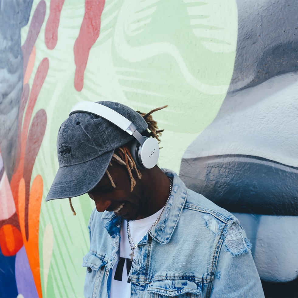 fiil_headset's tweet photo. #Popping #dancer Slim Boogie wearing the stunning #FIILDiva #headphones https://t.co/eMLYxUHgec