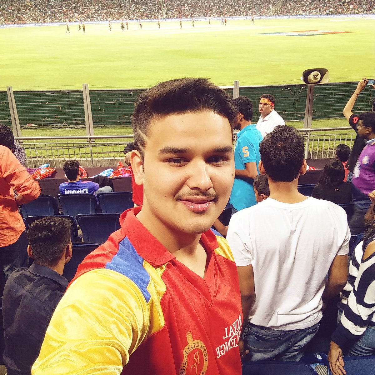 sanghanidharmil's tweet photo. @RCBTweets @GioneeIndia For me IPL begins 2day as King Kohli is back❤
#Excited #PlayBold #RCBvsMI #selfiestan #Stylfies #GioneeSPL https://t.co/mXQfy40P1v