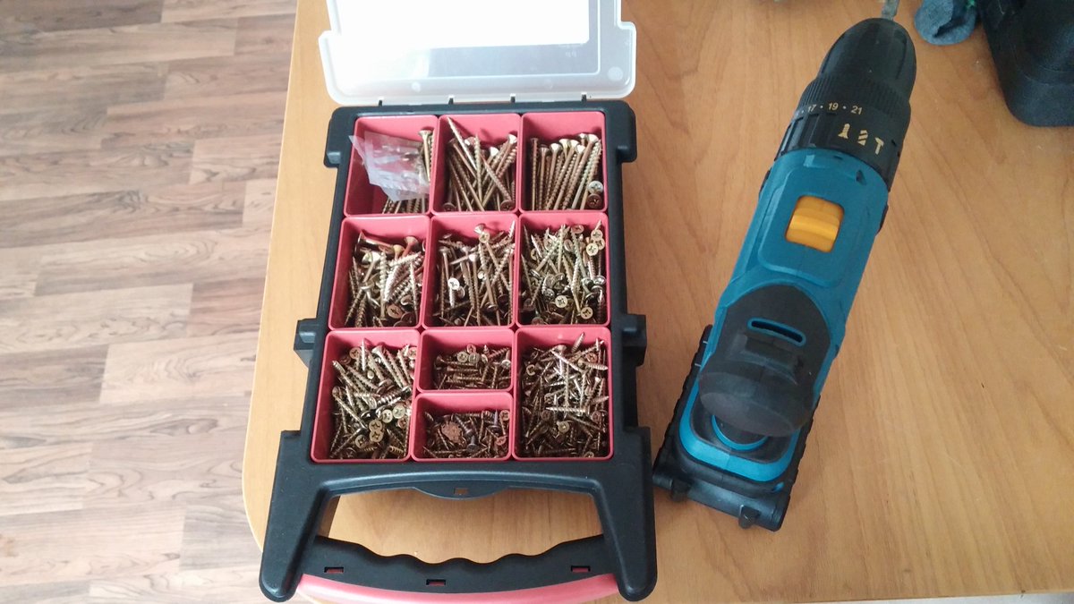 Pocolow's tweet photo. Those annoying fixes you have to do...When you pull the drawer front off.....Well at least I got to use my new drill. ..#mantool #sad 😄 https://t.co/DTIS0NPO0p