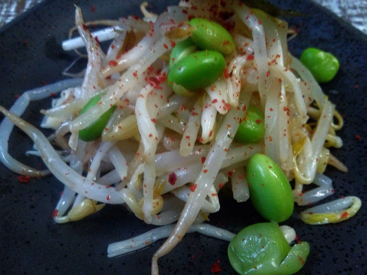 RamenDublin's tweet photo. Today's complimentary appetiser: Bean sprout salad with soy beans,enoki mushrooms with a chicken stock and sesame dressing #tasty #veggies https://t.co/PD7TaKX563