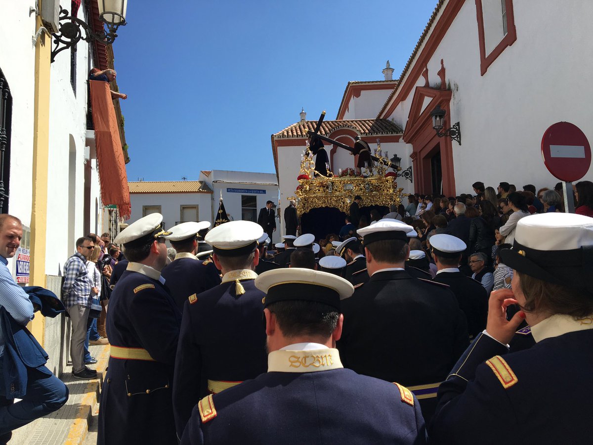 StmaTrinidadPal's tweet photo. Con sones de "Historia de una Pasión" y "En tus Lágrimas, Amargura" se despide de Beas el Señor de Clarines #SuenaTrinidad https://t.co/QLCWdAwvJi