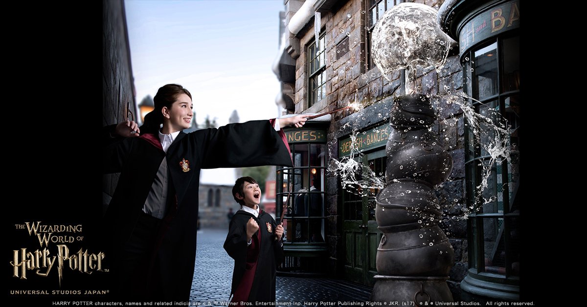 USJ_Official's tweet photo. 【RTするだけで応募完了！“VIPな一日”当たる】
あなたの中の魔法が目覚める”ワンド・マジック”も、もっと特別に！あの裏通りでも、新たな魔法がかけられるように！さぁ、杖を振って #ただただ幸せな魔法の一日を 4/21～　https://t.co/5h1Qu8XE66 #USJ https://t.co/4NTtIFfD8b