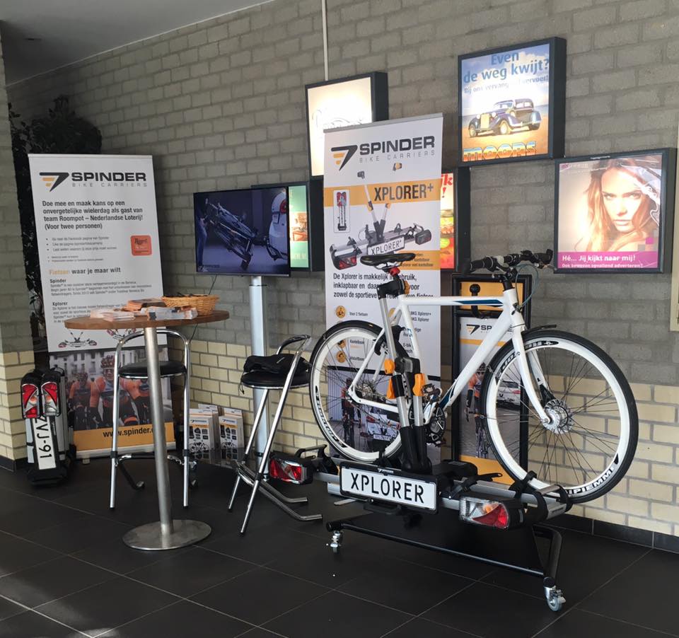 Spinder aanwezig bij de <a href="/Amstelgoldrace/">Amstel Gold Race</a>, kom langs en maak kans op een hele leuke prijs met @TeamRoompot. Succes renners! #amstelgold #agr17