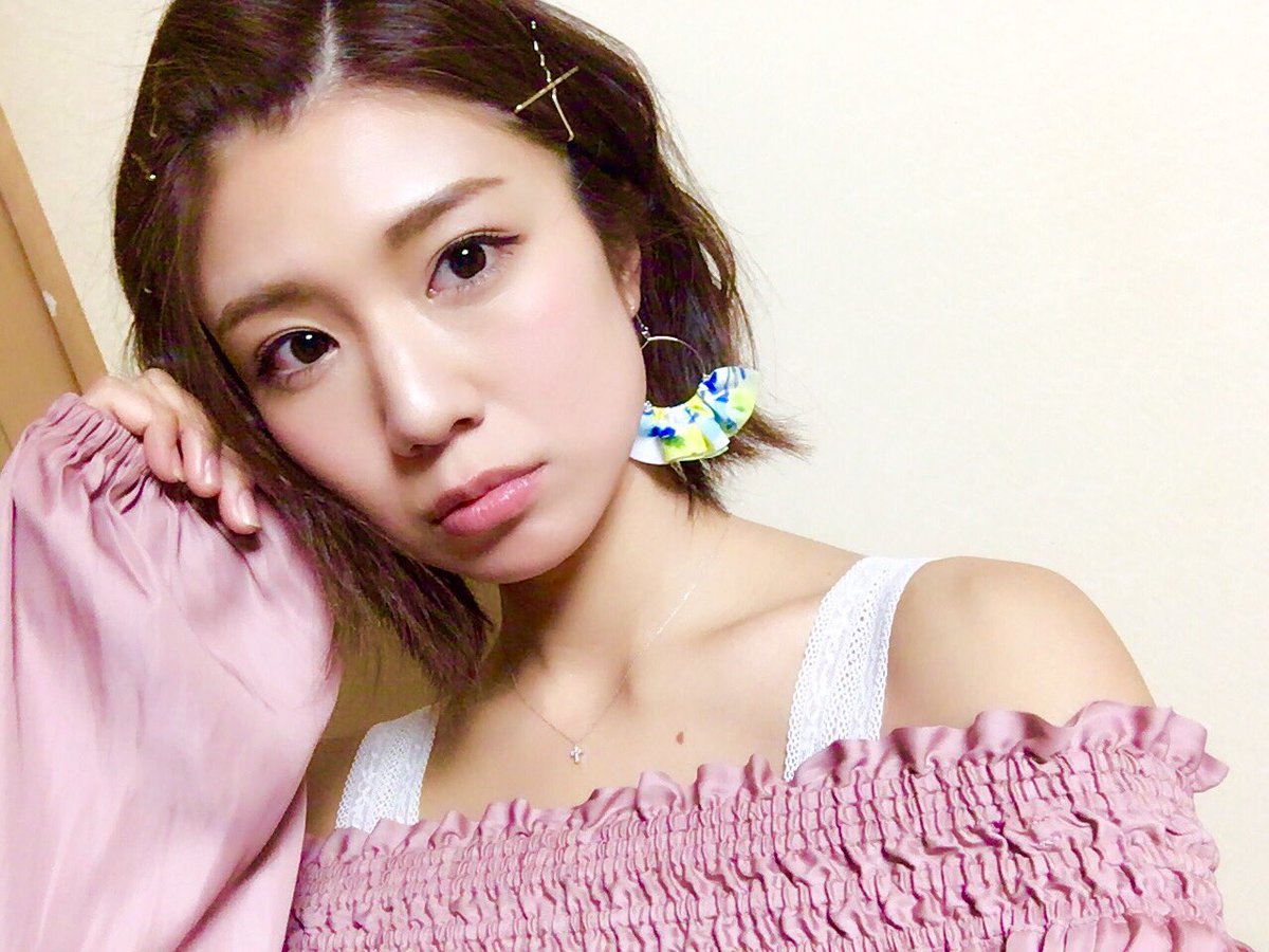 肩出しセクシーな藤木由貴