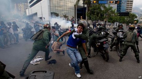 Beisbologo's tweet photo. Esto es contigo criminal en uniforme, no creas que cuando caiga el regimen te va a servir la excusa de que seguías ordenes, esa no va... https://t.co/1ei5cfFz5v