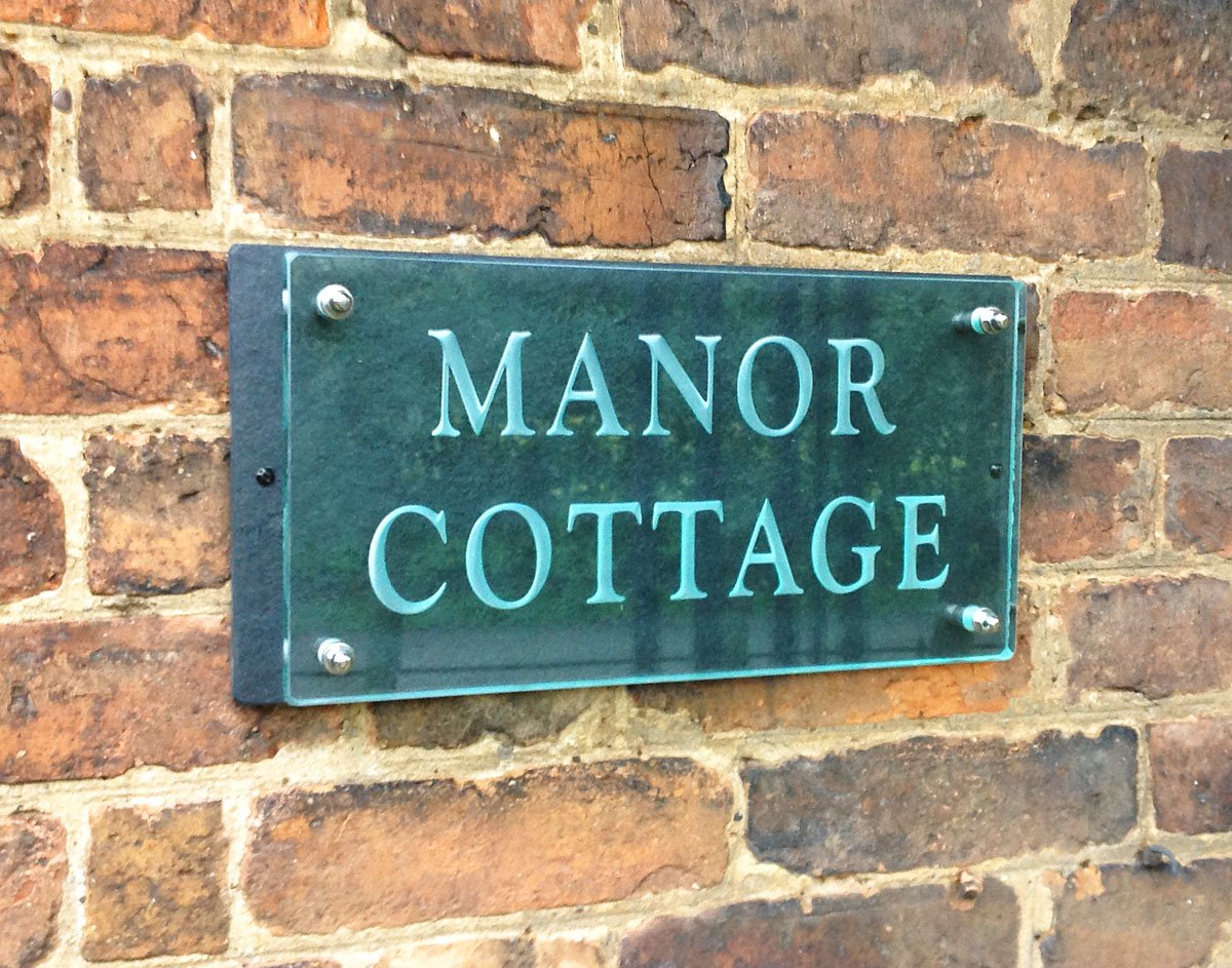 sethsleic's tweet image. Top 5 house names in the UK in 2017! 

ow.ly/3QwH30aR9vk

#housenames #top5names #myhouse