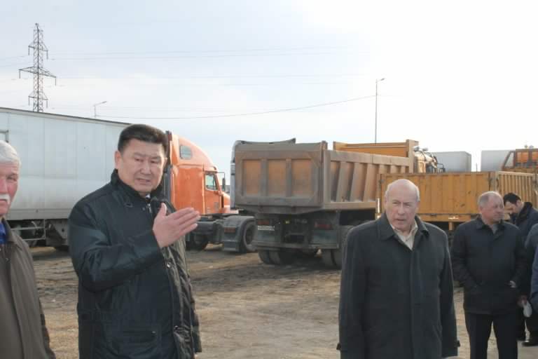 kprf_03's tweet photo. Вячеслав Мархаев встретился с бастующими дальнобойщиками

Подробнее: https://t.co/Gkeo27KlK1 https://t.co/jmkXNaIVso