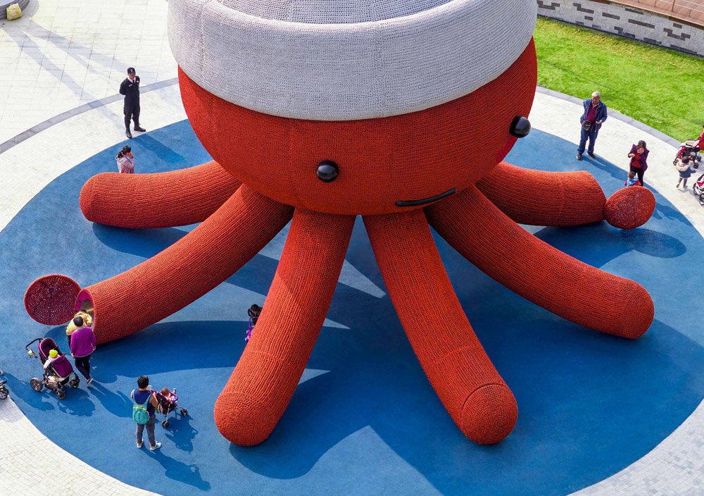 CocinarLight's tweet photo. WOW 🦑🦑🦑! Yo también quiero ser niño 👦👧 para jugar en este parque infantil 🙈🙉🙊 https://t.co/jS9B6YvHiv #art #FlorentijnHofman #fun https://t.co/cGCGQUTL3C