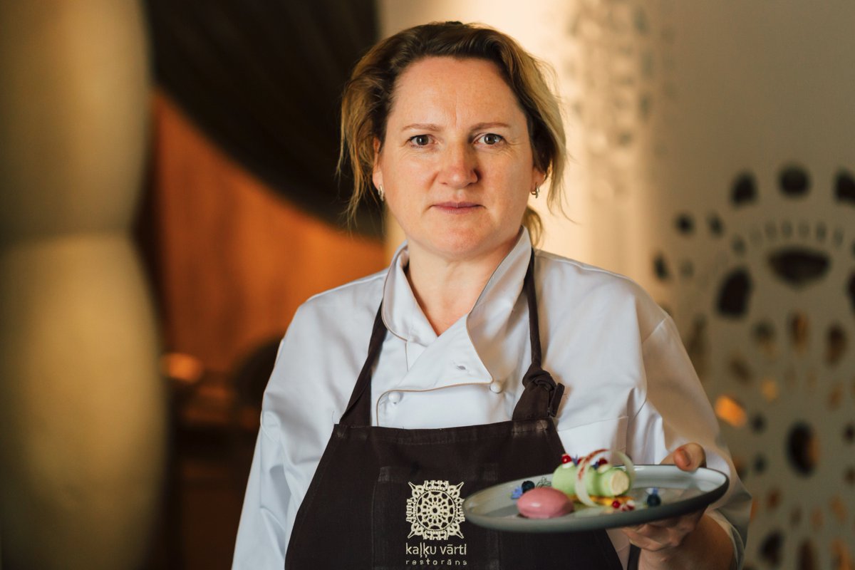 Līdz ar pavasara vēsmām, arī pie mums ir jauna ēdienkarte, kur katrs atradīs ar ko pamielot savas garšas kārpiņas! kalkuvarti.lv/lv/edienkarte/