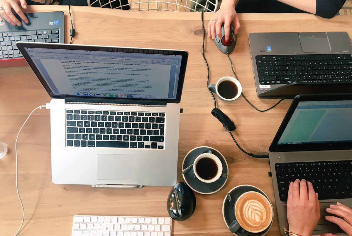 Charlotte_030's tweet photo. Buffelen met communicatieteam @NCJ_tweets! Verbeteren website bij @tKoffieboontje #webklus #goedevrijdag #flexwerken https://t.co/97JM8pcAKC