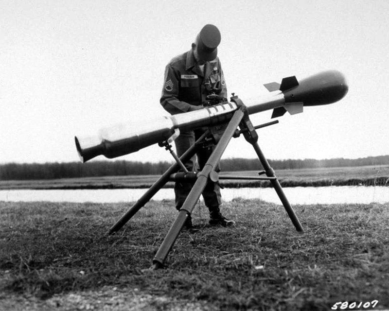 偏見で語る兵器bot Auf Twitter 通常爆弾で現用で最大クラスの10トン爆弾moabが実践で使用されたと話題ですが 部隊配備された中で最小の歩兵用核兵器デイビー クロケットは重さ25kgでtnt火薬20トン分の威力がありました やっぱり核兵器ってエネルギー効率すごい